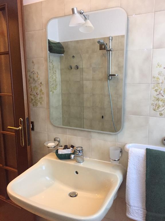 Mary Rose Apartments Oliveto Lario Esterno foto